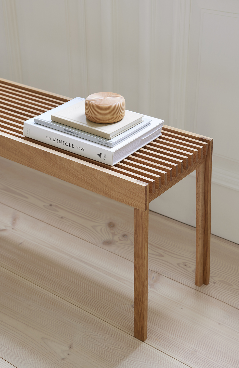 Form-and-Refine_Living_Lightweight-Bench