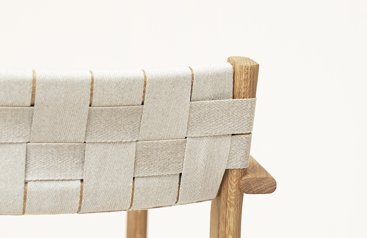 FR_motif-arm-chair_oiled-oak-detail-backrest